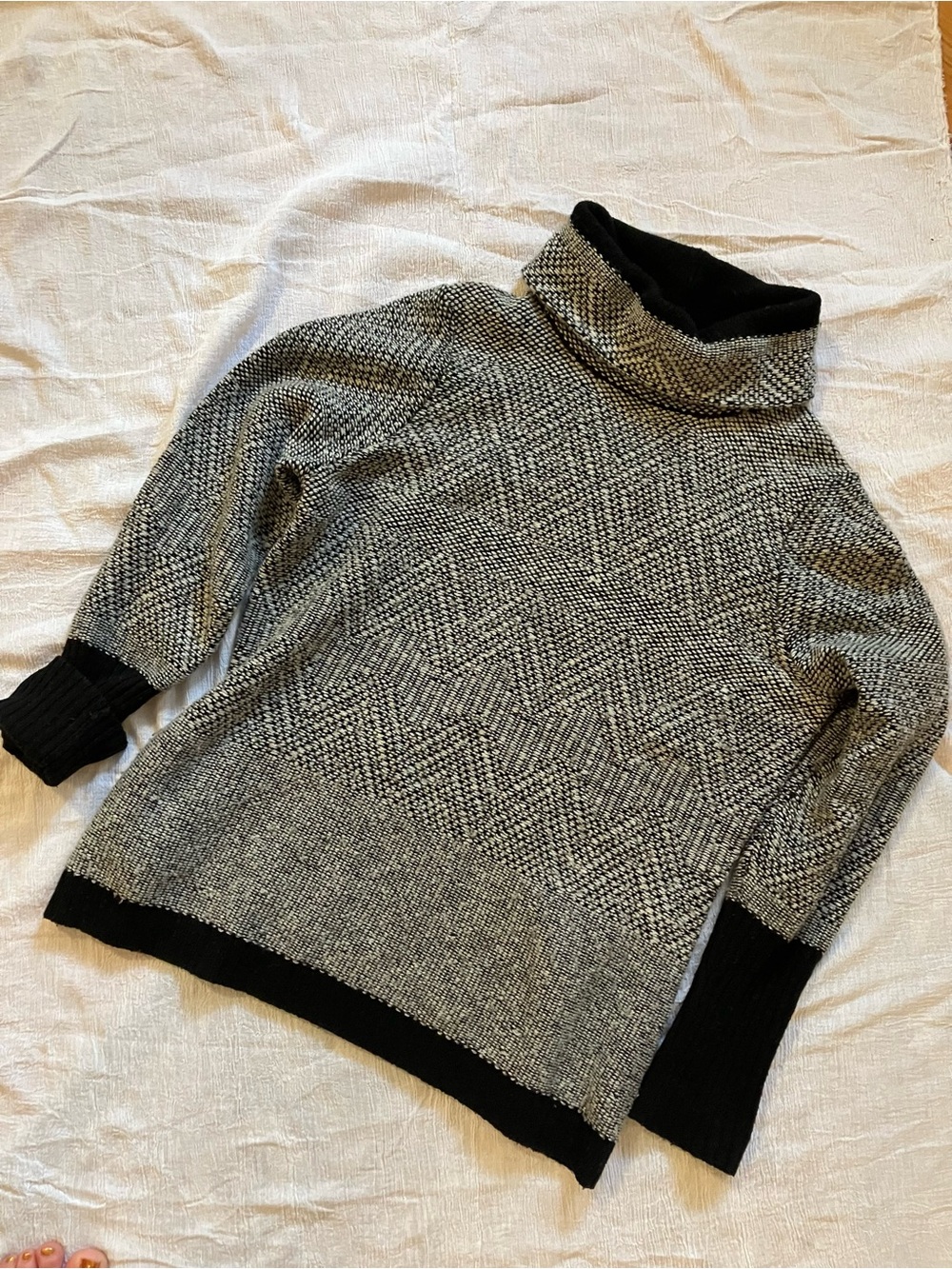 Ellen Tracy Black & Cream Textured Turtleneck Sweater